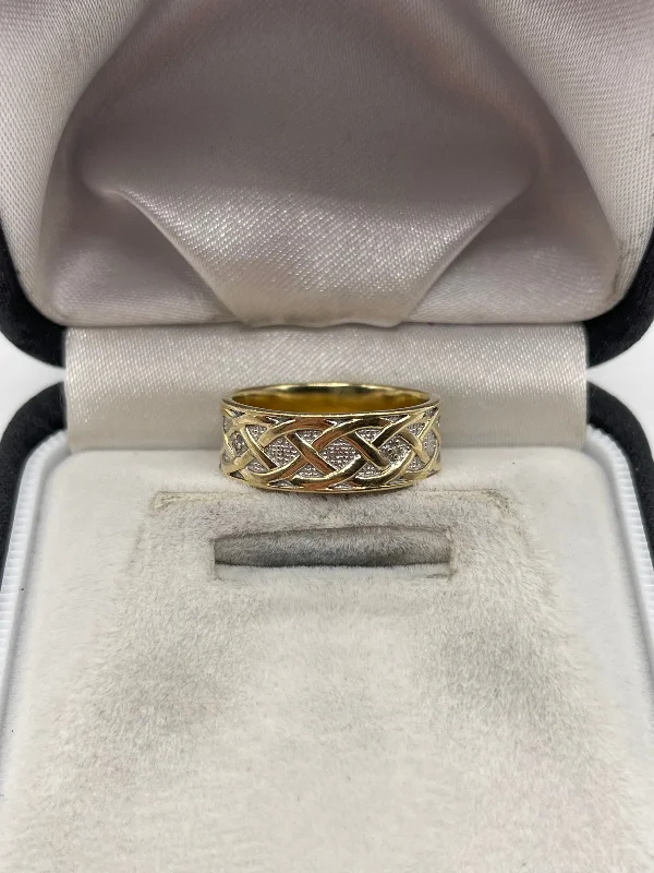 Thin star rings-9ct gold diamond Celtic ring