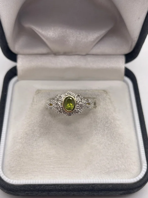 Pure band rings-9ct gold peridot and diamond ring