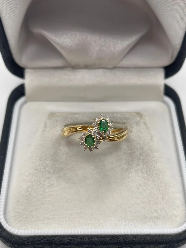 Pure dot rings-18ct gold emerald and diamond ring