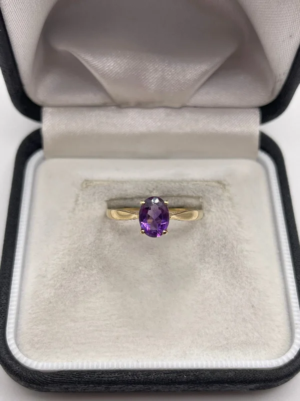 Quirky rings-9ct gold amethyst ring