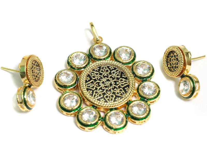 Clustered gem rings-Kundan Thewa Pendant With Earring Set