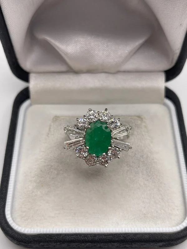 Strong clasp rings-18ct white gold emerald and diamond ring