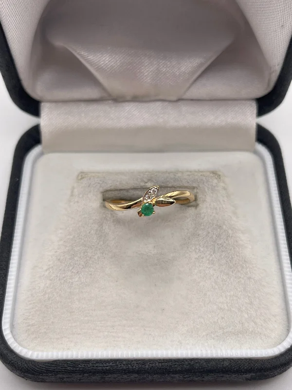 Bali tile rings-18ct gold emerald and diamond ring