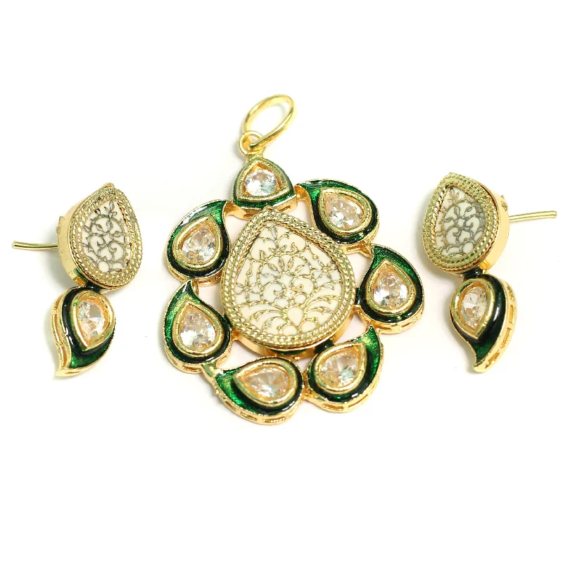 Aged bronze rings-Kundan Thewa Pendant With Earring Set