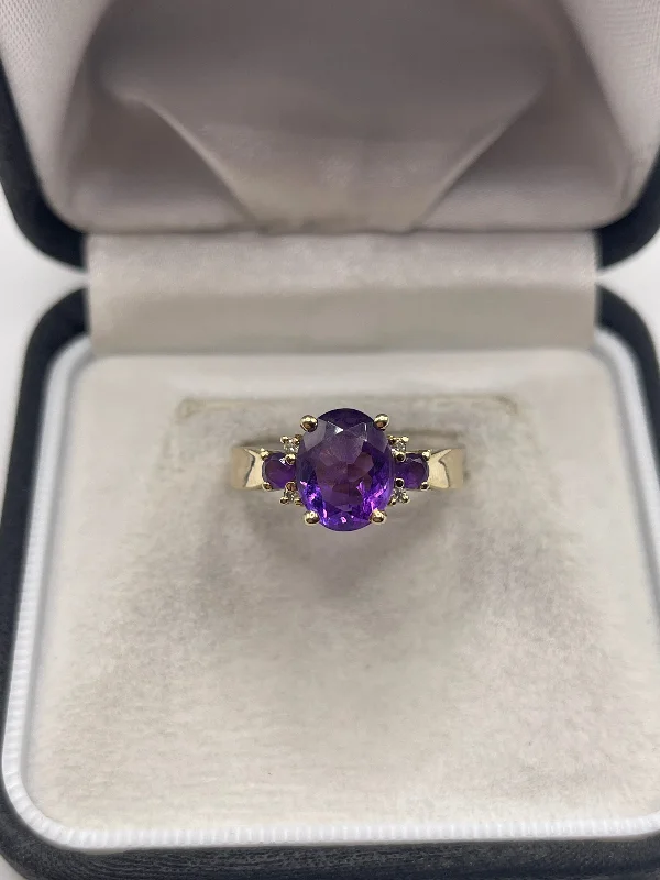 Fox design rings-9ct gold amethyst and diamond ring