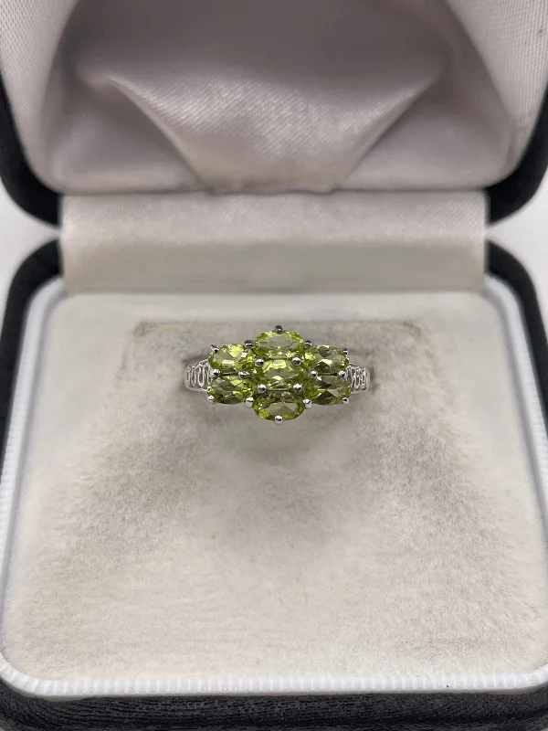 Quirky rings-9ct white gold peridot cluster ring