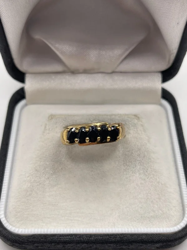 Deer motif rings-9ct gold sapphire ring