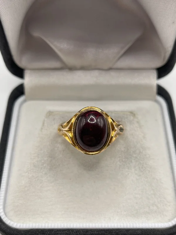 Wide stone rings-15ct rose gold cabochon garnet ring