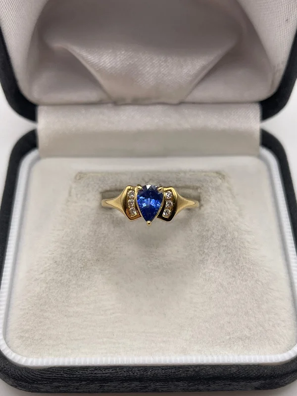 Dusk gothic rings-18ct gold tanzanite and diamond ring