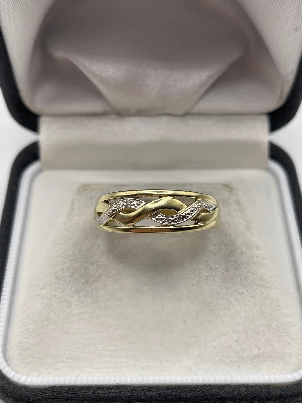 Layered design rings-9ct gold diamond ring