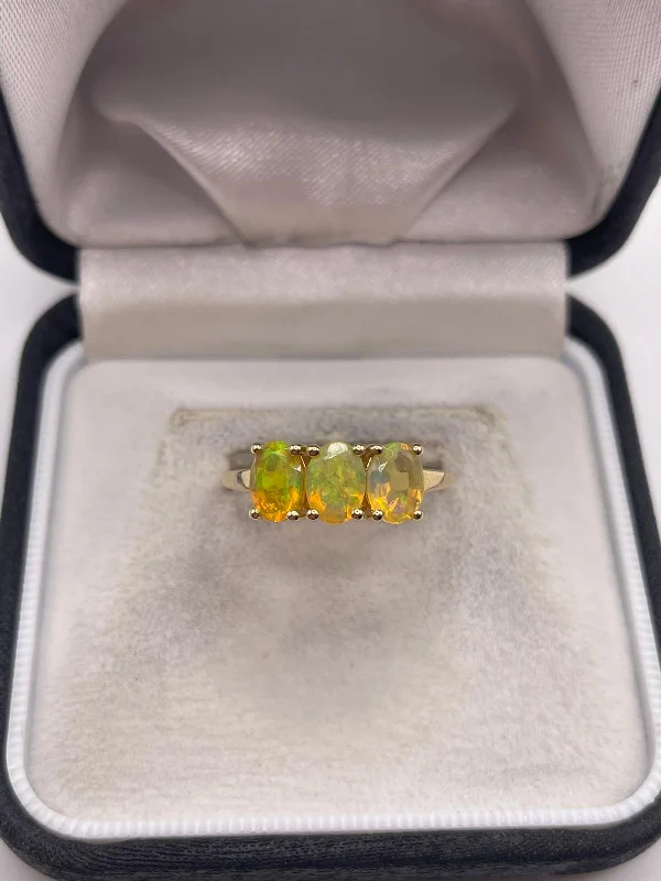 Bright crystal rings-9ct gold opal ring