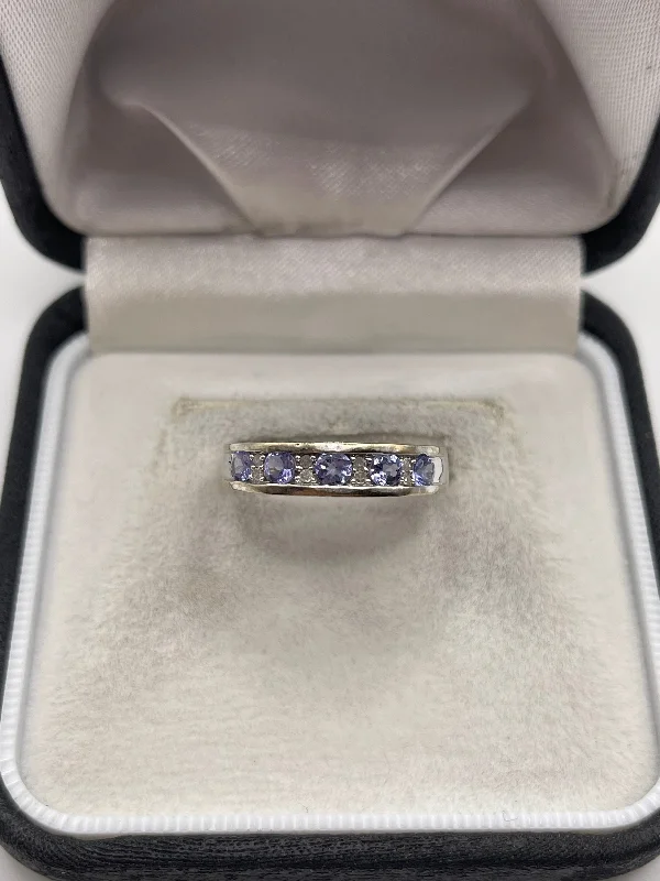 Oval gem rings-9ct white gold tanzanite and diamond ring