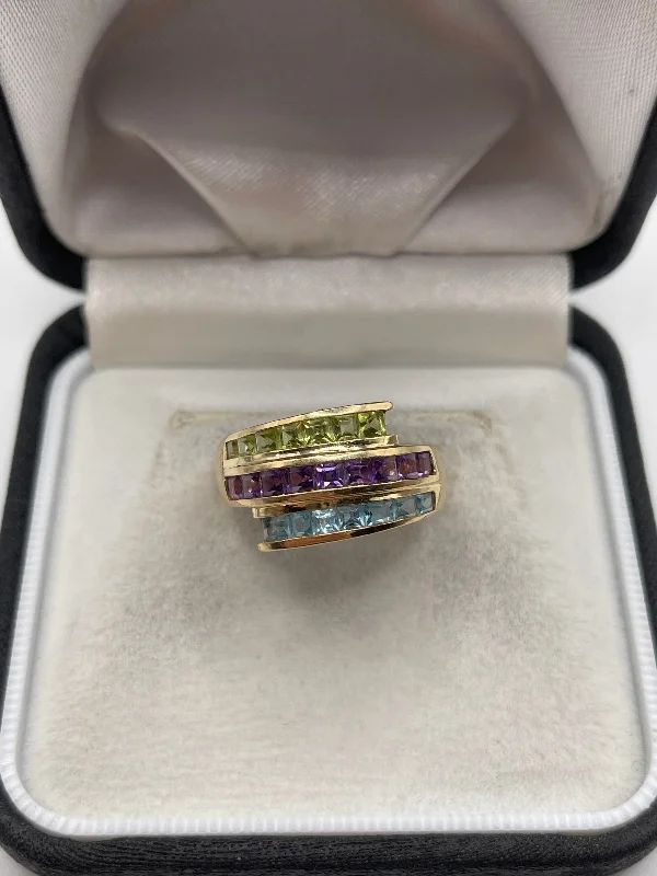 Multi-stone rings-14ct gold peridot, amethyst and topaz ring