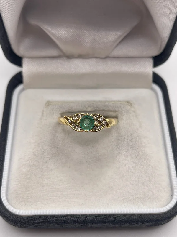 Clear bead rings-18ct gold emerald and diamond ring