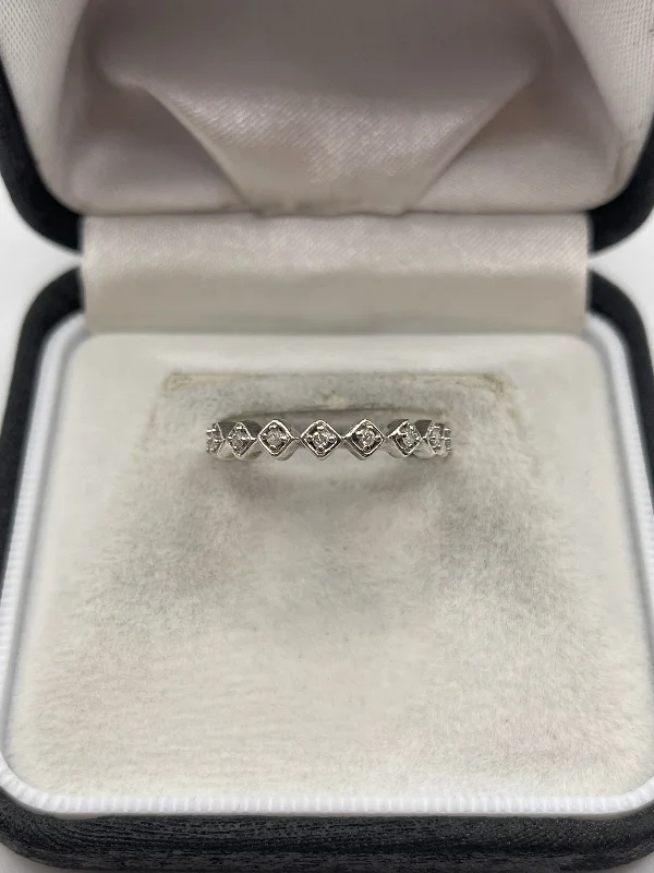 Old deco rings-9ct white gold diamond ring