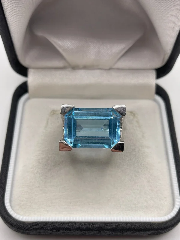 Wide cocktail rings-18ct white gold blue topaz ring