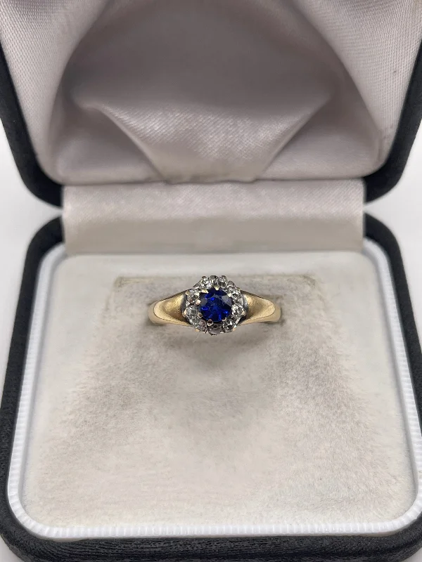 Tide shape rings-18ct gold syn sapphire and diamond ring